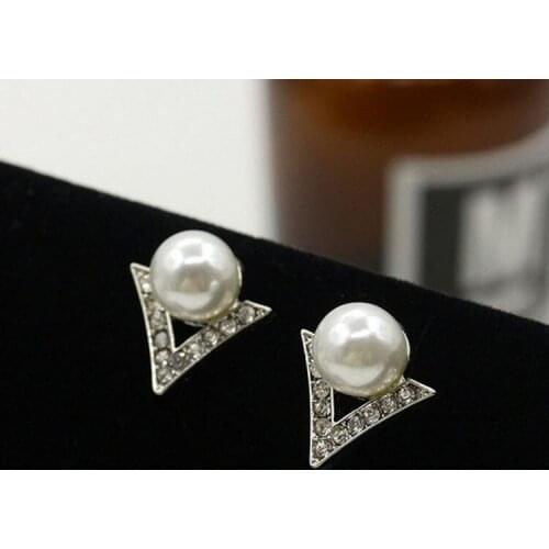 Fashion Retro White Grey Pearl Shiny Crystal Rhinestone Triangle Stud Earrings For Women Pearl Jewelry Bijoux Femme