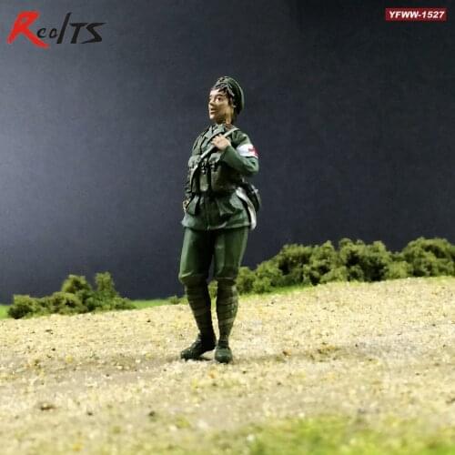 RealTS Resin soldier 1/35 resin figure chinese Female corpsman in vietnam war 1 figure