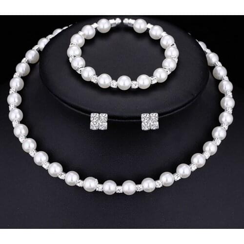 Wedding Jewelry Set Pearl Choker Charm Necklace Earrings Bracelet Elegant Rhinestone Pendant Necklace Hook Earrings Jewelry Set