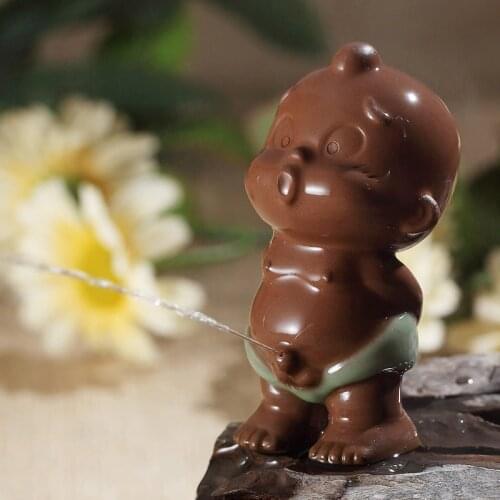 Creative water squirt pee doll yixing zisha purple clay tea pet crackle glaze porcelain geyao tea play funny boy small statue