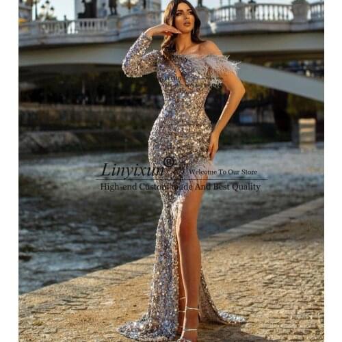 2021 Sequined Prom Dresses One Shoulder Long Sleeves Side Split Prom Celebrity Gowns Feather Sexy Formal Evening Party Dress