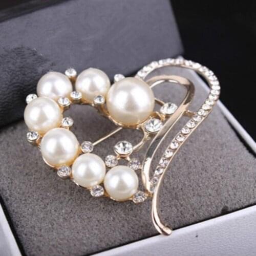 Fashion Brooch High-Quality Alloy Heart New Pearl Rhinestone Brooch Womens Elegant Clothing Shawl Scarf Buckle Pins Jewelry