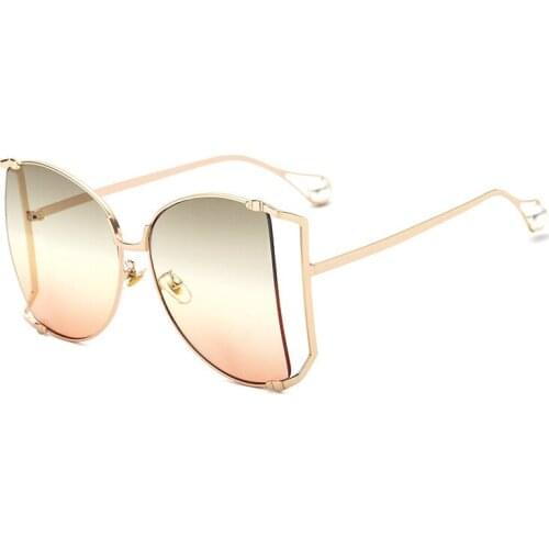 Sunglasses women fashion big box 2021 ms pearl leg sunglasses metal hollow out dazzle colour sunglasses glasses UV400. 202045