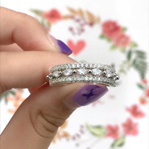 New Fashion Silvery Rings Inlaid With Shiny Zircon Hollow Round Design Charm Punk Jewelry For Women Wedding Cocktail Party