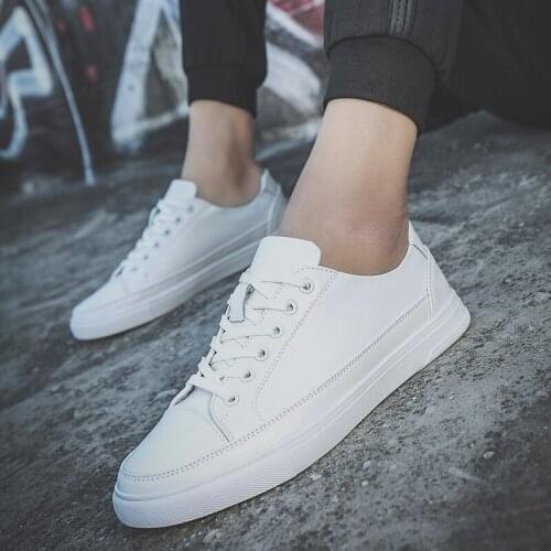 Men Casual Shoes Breathable Slip On Sneakers Men Loafers Spring Autumn Fashion White Sneakers