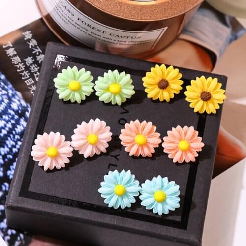 New Fashion Lovely 5 Colors Small Daisy Earrings Flower Stud Earrings For Women Girls Elegant Cute Earrings Jewelry Gift