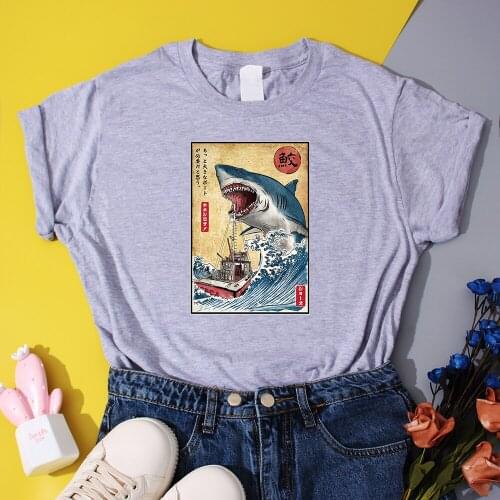 Funny Hip Hop Manga Women T Shirt Hunting The Shark In Japan T-Shirts Summer Cotton Loose Tops Urban Aesthetic Trend Tee Shirt