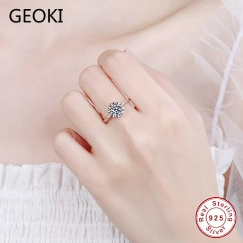 Geoki Perfect Cut Passed Diamond Test 1 CT Good Quality Moissanite Ring 925 Sterling Silver Party Rings New Arrival Jewelry