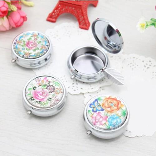 1Pcs Ashtray Keychain Round Shape Eco-friendly Portable Mini Cigarette Keychain Random Color Metal Alloy Pocket Smoke Ash Tray