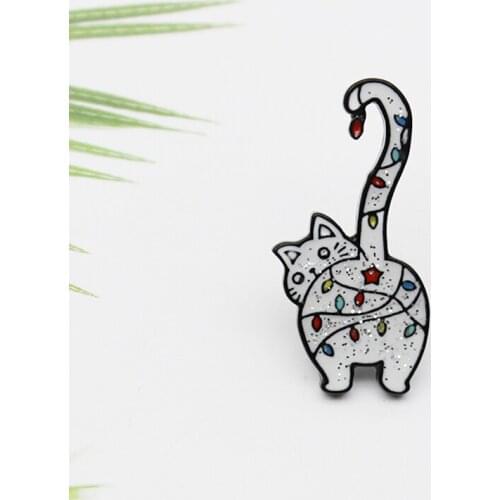 Candy white cat metal pin cute candy star tail back cat cartoon enamel animal jewelry backpack punk lapel pin for friends gift