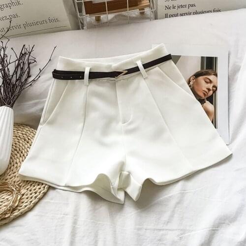 2021 New Casual Comfortable Elegant Wild Shorts With Belt Womens Woolen Shorts Autumn Winter Slim Wide Leg A-line Shorts LN61