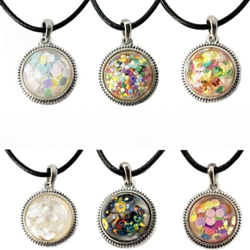 New Personality Fashion Glass Round Pendants Necklace Shell Pieces Sequins Pendant Necklaces for Women Jewelry Gift