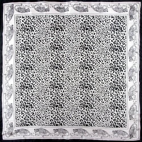 100% Silk Scarf Women Scarf Leopard Hijab Scarf Silk Bandana 2019 Top Print Animal Middle Square Silk Scarf Hot Gift for Lady