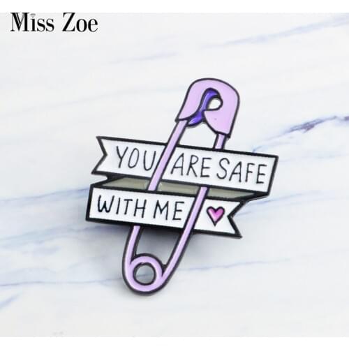 Purple paper clip enamel pin little heart Brooch Gift icon Badge Denim Jeans Lapel pin Clothes cap bag Creative gift girl kids