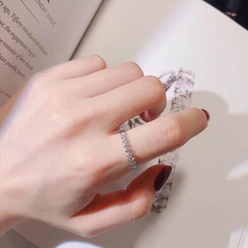 Exquisite Lightweight Luxury High-end Womens Jewelry AAAA Zircon Female Ring Engagement Womens Ring Simple Party Ring Jewelry