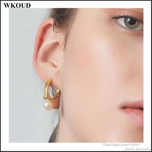 2021 Pearl Circle Womens Stud Earrings Summer RetroTide New French Niche Design Fashion Wild High-end Sense Ins Light Luxury