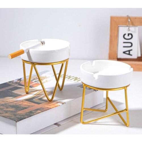 Homelily Nordic Style Iron Bracket Round Ceramic Portable Ashtray Simple Smoking Accessories Home Decoration Ash Tray