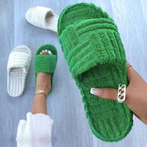 Plus Size 43 Winter New Thick-Soled Fur Slippers Women Embossed Cotton Mop Fur Slippers Women Flat Soft Pantuflas Zapatos