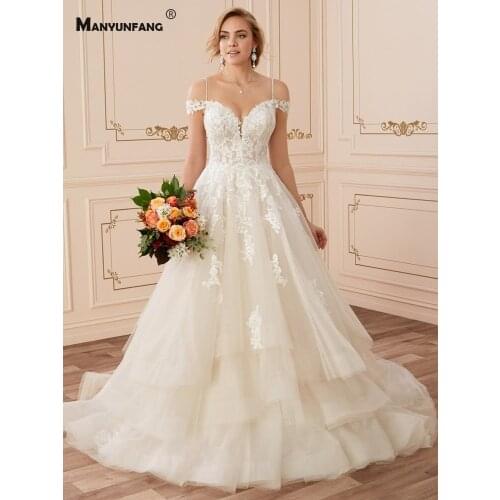 2021 New Arrival Spaghetti Straps Tiered Sweetheart Neck Bridal Ball Gown High-End Chapel Train Lace Appliques Wedding Dress