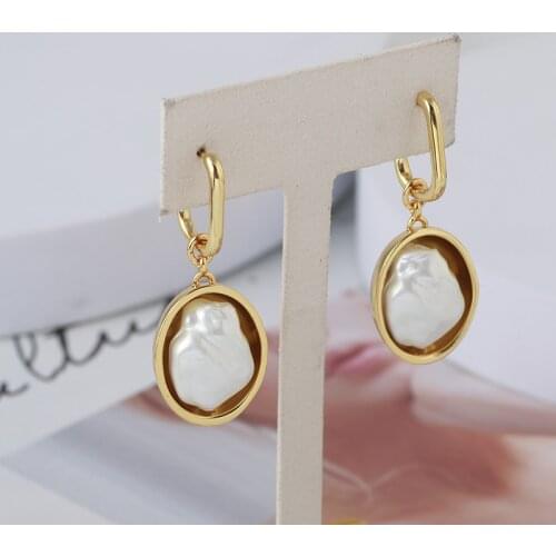 European and American jewelry wholesale simple three-dimensional smooth semicircle inlaid heterosexual pearl earrings
