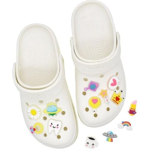 1 Piece of Cartoon Sweet Rainbow Diamond Crown PVC Shoes Charm Eyes Teeth Heart Garden Shoes Decorations