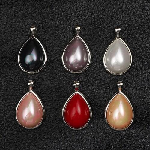 New Hollow Flower Waterdrop Mother of Pearl Shell Pendants Womens Jewelry Rainbow Plated South Sea Shell Pendant for Necklaces
