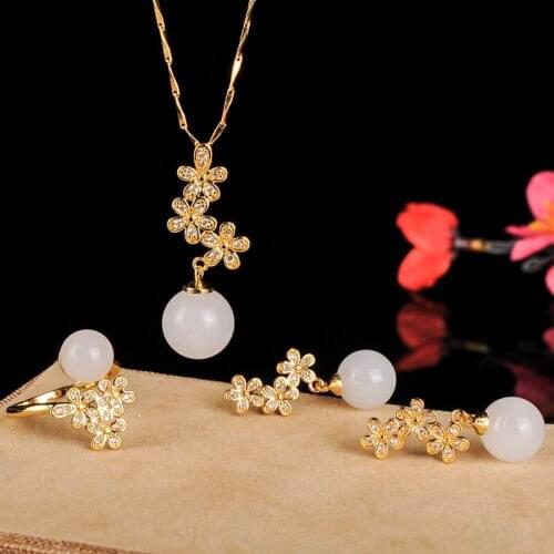 Three-piece pendant of gold and jade in Xinjiang