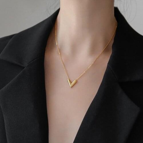 1PC Classic Fashion V Letter Pendant Necklace For Woman Titanium Steel Necklace Luxury Female Jewelry Accessories High Quality