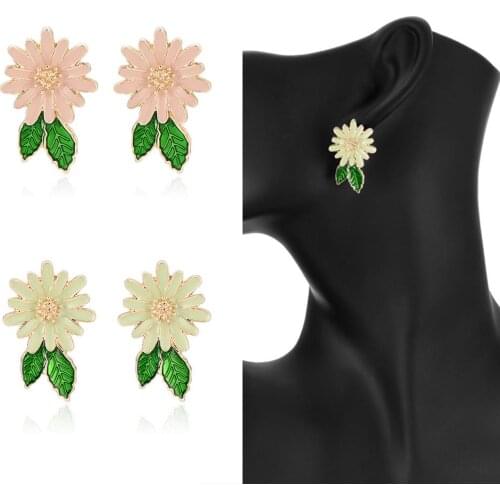 Fashion Women Marguerite Flower Enamel Alloy Stud Earrings Pierced Jewelry Gift Stud Earrings Pierced Jewelry Gift Stud Earrings
