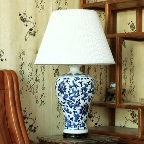 Jingdezhen Vintage style porcelain ceramic desk table lamps for bedside chinese blue and white Porcelain table lamp