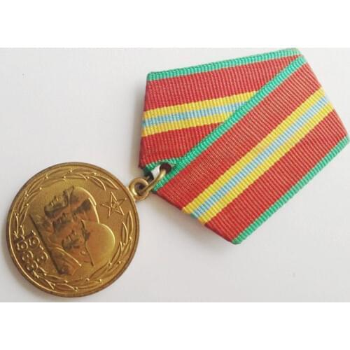 CCCP Badge Russia USSR Medal 70th Anniversary of Soviet Armed Forces Metal Military WW2 Pins Decor Souvenir Gifts