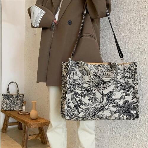 Luxury Embroidery Canvas Crossbody Bag 2021 New Fashion Shoulder Handbag Large Capacity Portable Shopping Travel Tote Bag Female