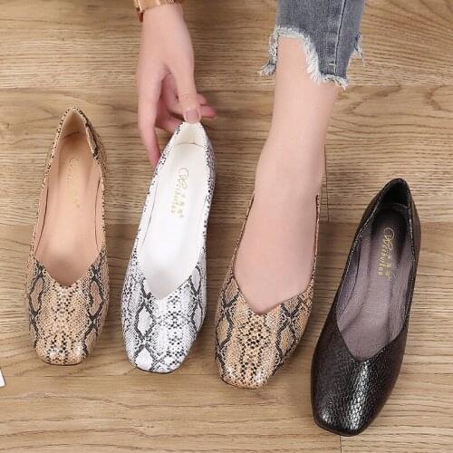 Snake pattern square toe flats woman soft bottom shallow moccasins comfy ballet shoes ladies casual plus size 35-41 loafers 2021