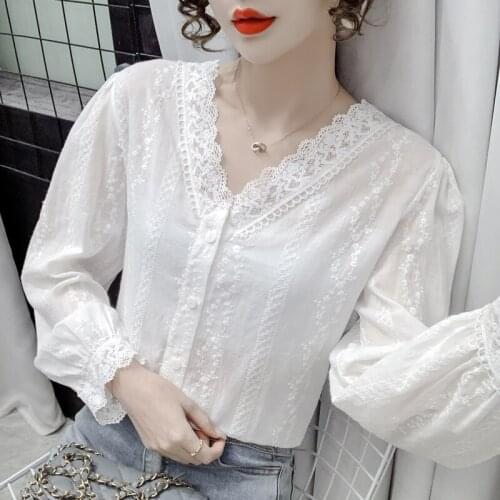 Real Shot Spring and Autumn Womens Small Fresh V-Neck Lace White Shirt Loose Embroidery Long-Sleeved Doll Top
