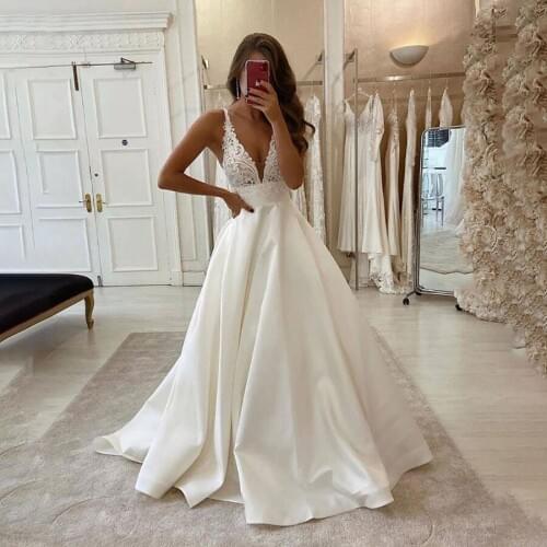 Spaghetti Straps V-neck Lace Applique Empire Waistline Matte Stain Wedding Dress with Pocket Sexy Bridal Gown