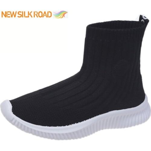 Latest Breathable Women Boots Lightweight Flats Soft Fly Knitting Artwork Technology Athletic Sneaker Boots Walking Casual Shoes