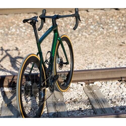 High quality SL7 lightest carbon frame road bike threaded BB for Fit both Di2 and Mechanical group road bicycle carbon frameset