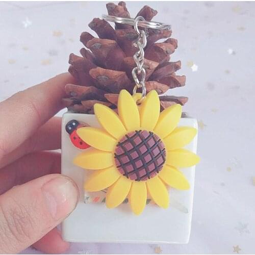 2021 New Creative Sunflower Pendants Keychain Cute Cartoon Soft Rubber Key Ring For Couple Backpack Pendant Car Ornaments Gifts