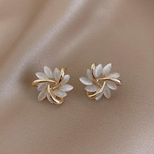 Hot Sale Vintage Opal Stone Flower Drop Earrings For Women Cute Micro Paved Statement Earrings Pendientes Wedding Party Jewelry