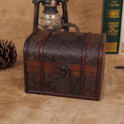 European antique jewelry, vintage jewelry box creative storage chamber to do the old artificial props props shooting