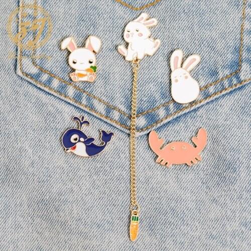 Cute Creative Pet Alloy Enamel Brooch Pin Crab Carrot Rabbit Youth Campus Brooch Jewelry Lapel Backpack Coat Pin Woman Gift