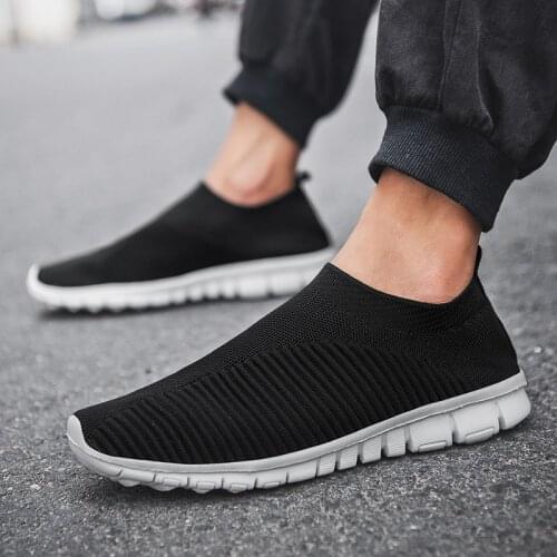 Unisex Comfortable Soft Casual Sneakers Slip-On Couple Light Breathable Running Shoes Mans Outdoor Sports Shoes