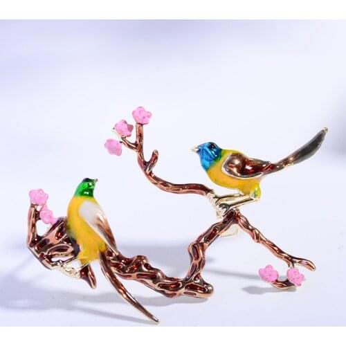 2020 Elegant Peach Blossom Double Birds Enamel Pins Female Costume Scarf Brooches Pins Women Men Graceful Vivid Magpie Broche