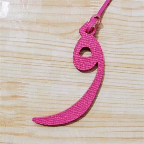 Wholesale Custom Made Genuine Natural Leather Character Alphabet Arabic Letter Keychain Backpack Pendant Ladies Women Bag Charm