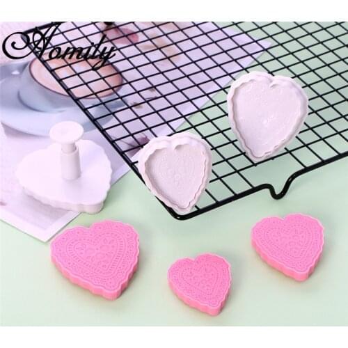 Amoliy 3pcs Love Heart Shape Cookie Fondant Cutter Cake Mold DIY Fondant Cake Decorating Tools Cake Plunger Spring Cutter Molds