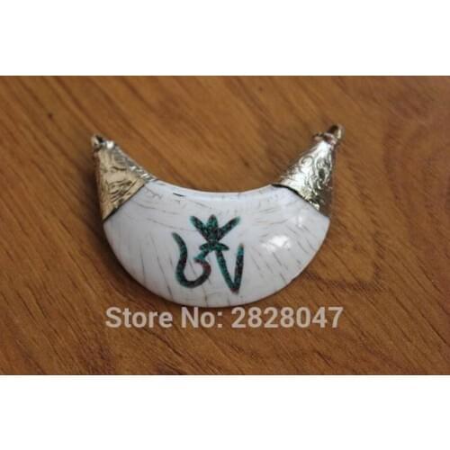 PN305 Ethnic Tibetan Copper Natural Shell Mantra Om Amulet Handmade Nepal Buddhist Moon Shape Pendant