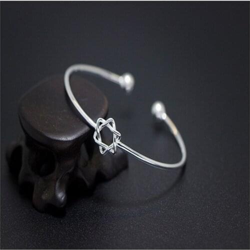 Simple, fashionable and versatile, six star hollow lucky small bracelet with freely adjustable size is the best gift for girls