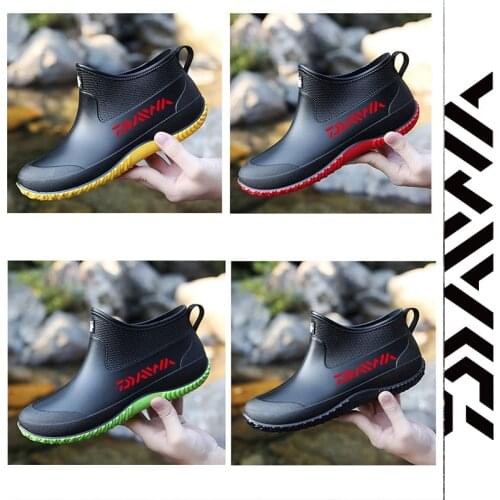 2020 Daiwa Waterproof Men and Women Fishing Short Tube Rain Boots Outdoor Climbing Motion Non-slip Warm Rain Boots Wading Shoes