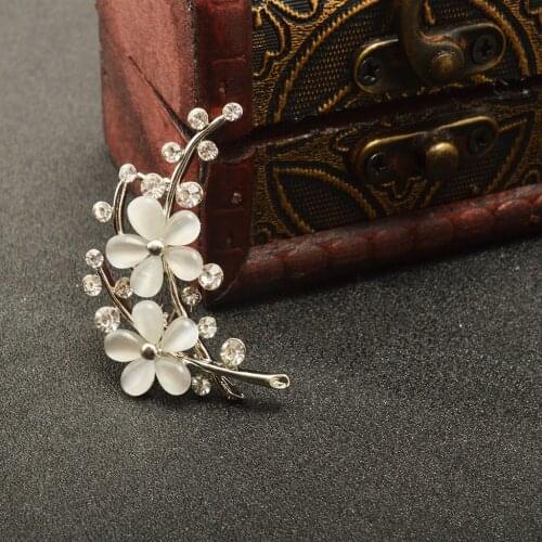 Hot Charm Ladies Cloth Art Crystal Brooch Pin Bouquet Cardigan Shirt Shawl Pin Metal Flower Opal Evening Party Accessories