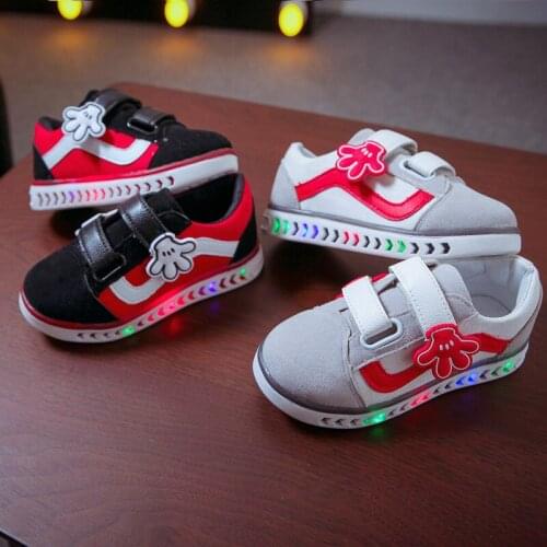 Childrens LED Flashing Light Sports Shoes Baby Casual Sneakers Boys Toddler Shoes 2021 Autumn Breathable Fashion Trend